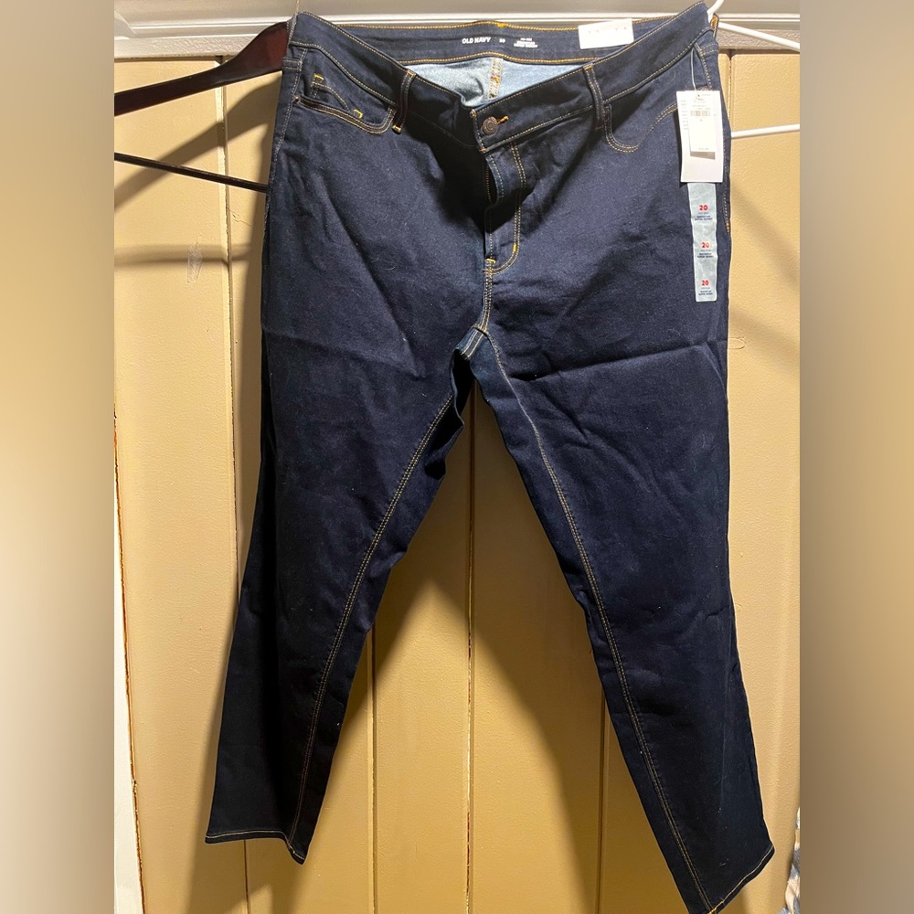Brand new with tags rockstar skinny jeans from old navy size 20.